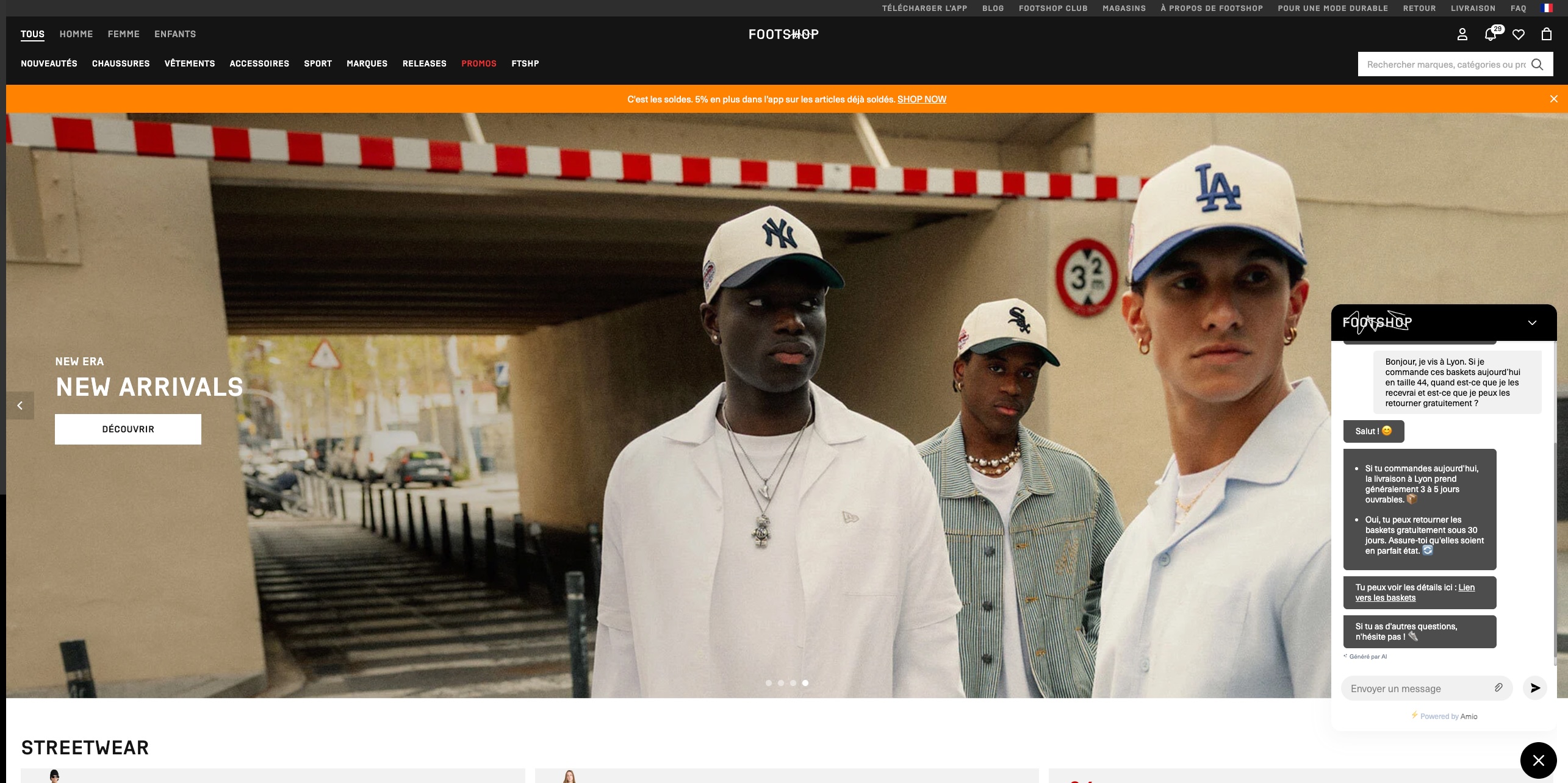 Example of AI-powered chat on Footshop’s website in French.